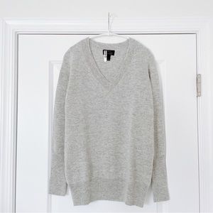 J crew Cashmere V neck Sweater Light Grey